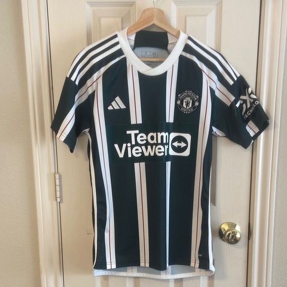 Manchester United Striped Soccer Jersey - green and White - Picture 1 of 8